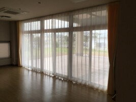 施設 カーテン