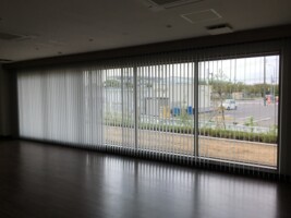施設 バーチカルブラインド