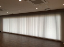 施設 バーチカルブラインド